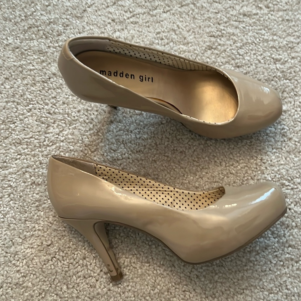 High heels, Size 7… 3.5 inch heel. Madden Girl. Nude color.